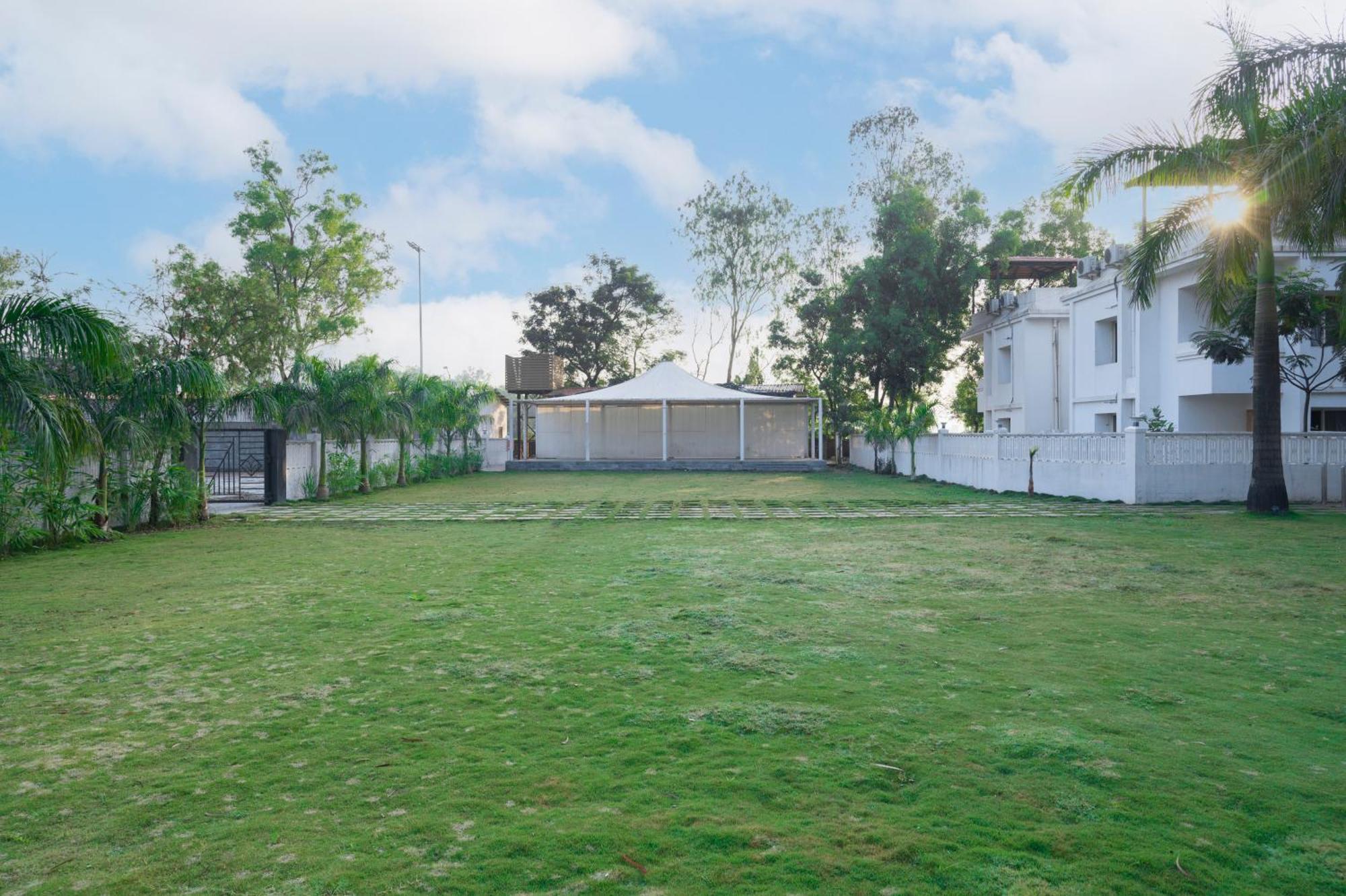 Hotel Sterling Stolen Heaven Lonavala Extérieur photo